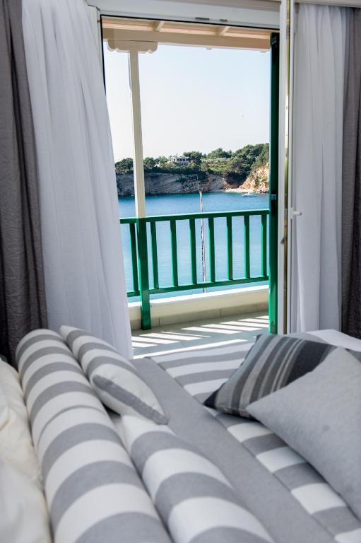Alkyon Hotel Patitírion Eksteriør billede