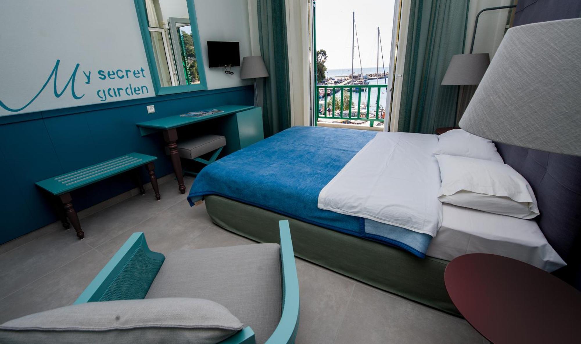 Alkyon Hotel Patitírion Eksteriør billede